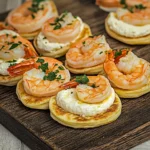 Blinis apéritif aux crevettes et fromage frais