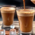 Café glacé secoué en bouteille : l’astuce virale pour un café crémeux