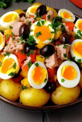 Salade de pommes de terre au thon, aux œufs et aux olives