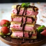 Sandwiches glacés à la glace à la fraise et au chocolat