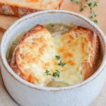 Soupe à l’oignon gratinée, la recette classique
