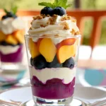 Verrines aux myrtilles, pêches et mascarpone