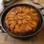 Gâteau Renversé aux Pommes et au Caramel — Moelleux et Gourmand