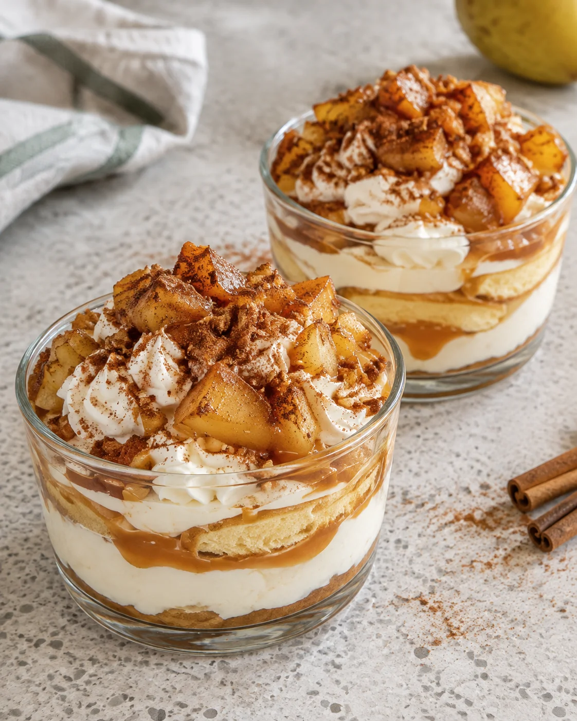 Tiramisu caramel beurre salé & pommes poêlées image 2